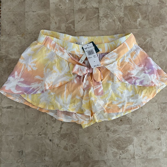 Roxy Pants - NWT ROXY Wrap‎ Around Hawaiian Palm Tree Print SHORTS  Women’s Size M